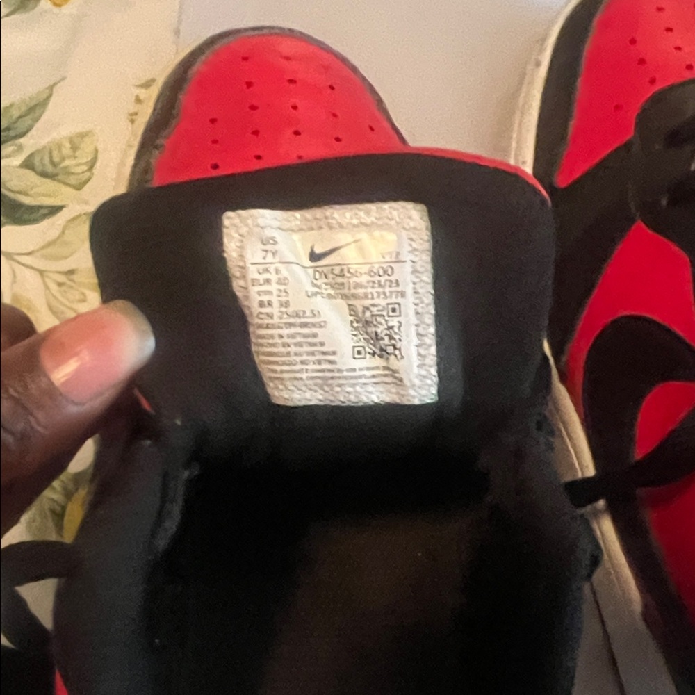 Nike Red and Black Low-Top Sneakers - Picture 2 of 4